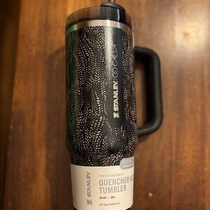 Stanley CALIA 30 oz. Quencher H2.0 FlowState Tumbler NEW